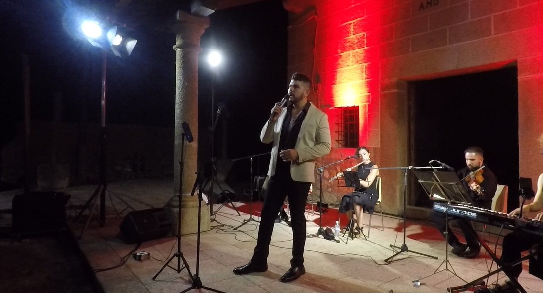 Tributo a Grandes Cantantes